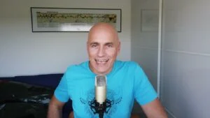 Mediánová americká akcia je odpad a vy ani váš kravaťák (alebo YouTuber) to nedáte. Väčšina akcií za posledných 100 rokov prerobila (celkový kumulatívny výnos menej než 0 %)